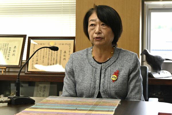 選挙戦を振り返る川俣さん