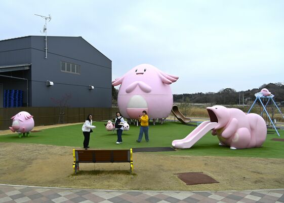 ポケットモンスターをモチーフにした遊具が並ぶ「ラッキー公園ｉｎなみえまち」