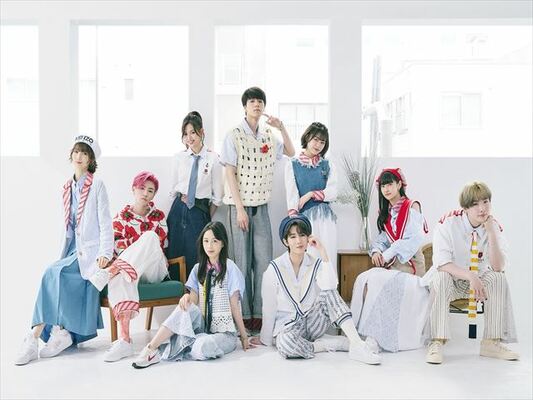 本県出身の飯塚瑠乃さん（右から２人目）が所属するＯＮＥ　ＬＯＶＥ　ＯＮＥ　ＨＥＡＲＴ