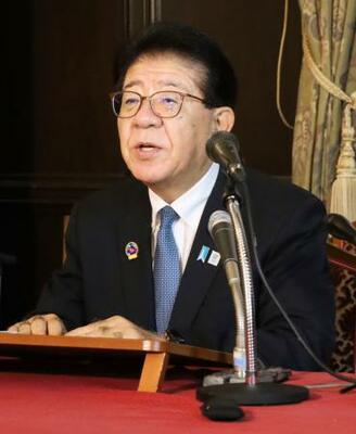 記者会見する金子国交相=22日午前、国会