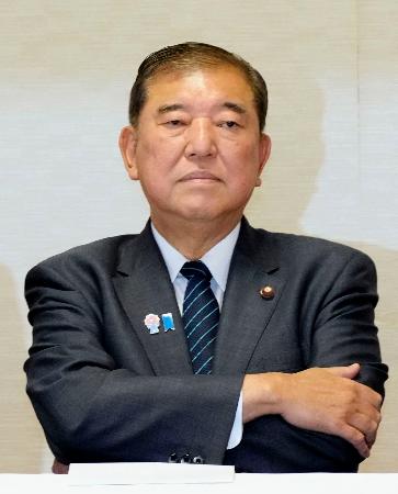 自民党役員会に臨む石破首相=16日午前、東京・永田町の党本部