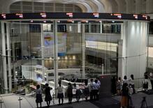 東証大幅反落、終値１１９８円安