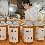 栃木県産初のウイスキー発売へ　ラベル貼り進み、準備着々　小山市の西堀酒造