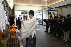 新年参拝者らの安全な旅を祈願