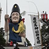 きれいになって、えびす様にこにこ　真岡・大前恵比寿神社ですす払い