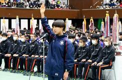 「都大路を熱気に包む」