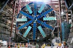 直径１４ｍの掘削マシンが完成