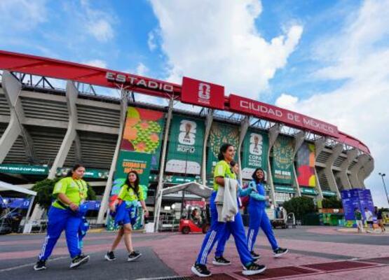 サッカーW杯北中米3カ国大会の開幕戦を控えるメキシコシティー競技場=10日、メキシコ市(共同)