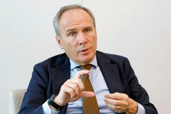 インタビューに答えるイタルガスのパオロ・ガッロCEO