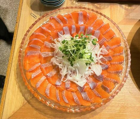 うつのみやストロベリーサーモンの刺身（市提供）