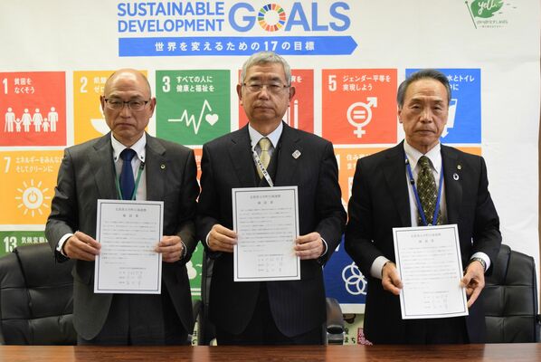 北那須３市町広域連携に関する確認書に署名した副市町長ら