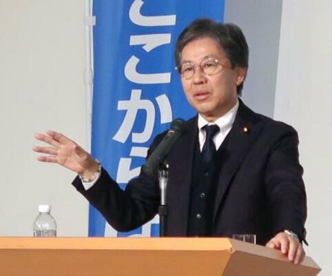 　講演する立憲民主党の安住幹事長＝３０日午後、埼玉県東松山市