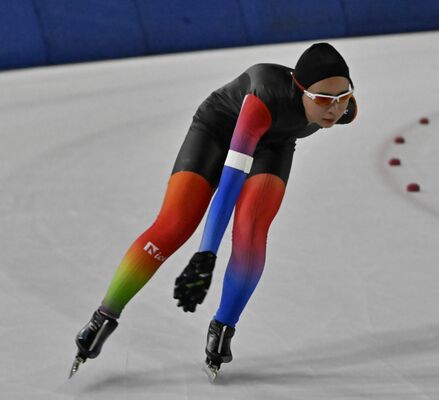 女子１５００メートルで快走する西田（藤原中）＝日光霧降スケートセンター、湯田大士撮影