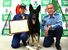感謝状を贈られた警察犬のヘラーと指導士の池田さん（左）＝26日午後、宇都宮南署