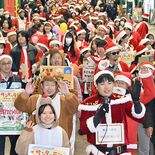宇都宮に“サンタ”ら300人　子どもの貧困撲滅へ、オリオン通り周辺でパ…