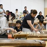 「みんなで楽しめる」魅力に触れる　小中高生らが和楽器体験、合奏も　小山