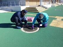 ケーブル盗防止へ ロック装置を設置