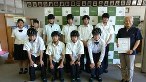 自転車利用者は自転車損害賠償責任保険等へ加入をして、ヘルメットを着用しましょう！ヘルメット非着用時の致死率は着用時と比べ約3倍も高くなります。