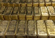 金価格、初の１万８千円