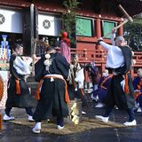 山伏たちが餅つき　新年に備え威勢よく　世界遺産・日光山輪王寺で「御供加持」