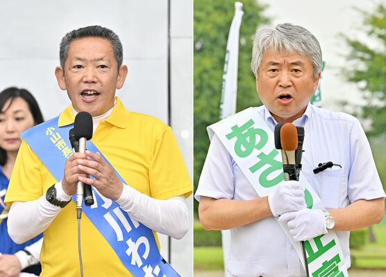 第一声を放つ小川氏（左）と浅野氏（左から届け出順）