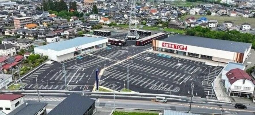 ７日にオープンする複合商業施設「アクロスプラザ鹿沼」＝鹿沼市
