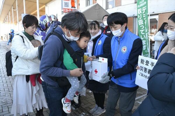 道の駅思川での街頭募金