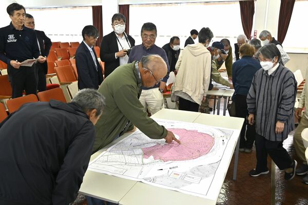 災害危険区域の範囲を確認する住民説明会の参加者