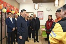 中国主席、宅配の配達員ねぎらう