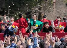 成田山新勝寺で節分豆まき