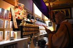 先祖に感謝 ２５０体の灯明