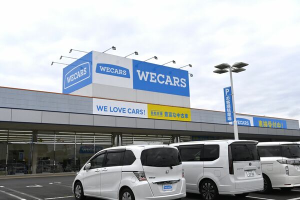 新看板が設置されたウィーカーズ宇都宮南店＝30日午前、宇都宮市