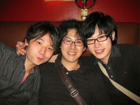　石井琢磨さん（右）杉本優さん（中央）と（筆者提供）