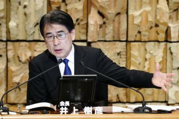 記者会見するNHKの井上樹彦新会長=28日午後、東京都渋谷区のNHK放送センター