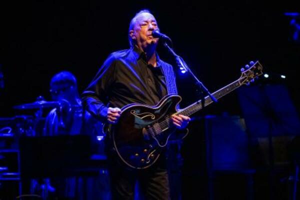 2024年の来日公演で歌うボズ・スキャッグス(撮影土居政則)