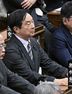 本会議に臨む輿水氏=23日午後、衆院本会議場