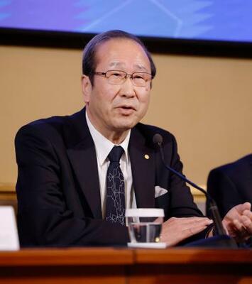 公式記者会見で質問に答えるノーベル化学賞の北川進・京都大特別教授=7日、ストックホルム(共同)