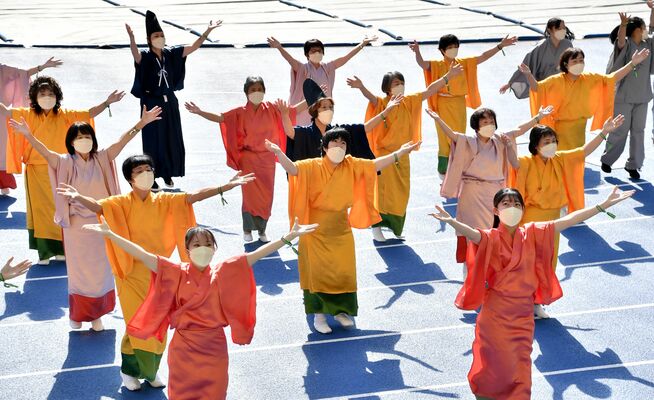 開会式会場を沸かせた歓迎演技。特別支援学校の子どもたちなど障害者も出演し、会場を盛り上げた