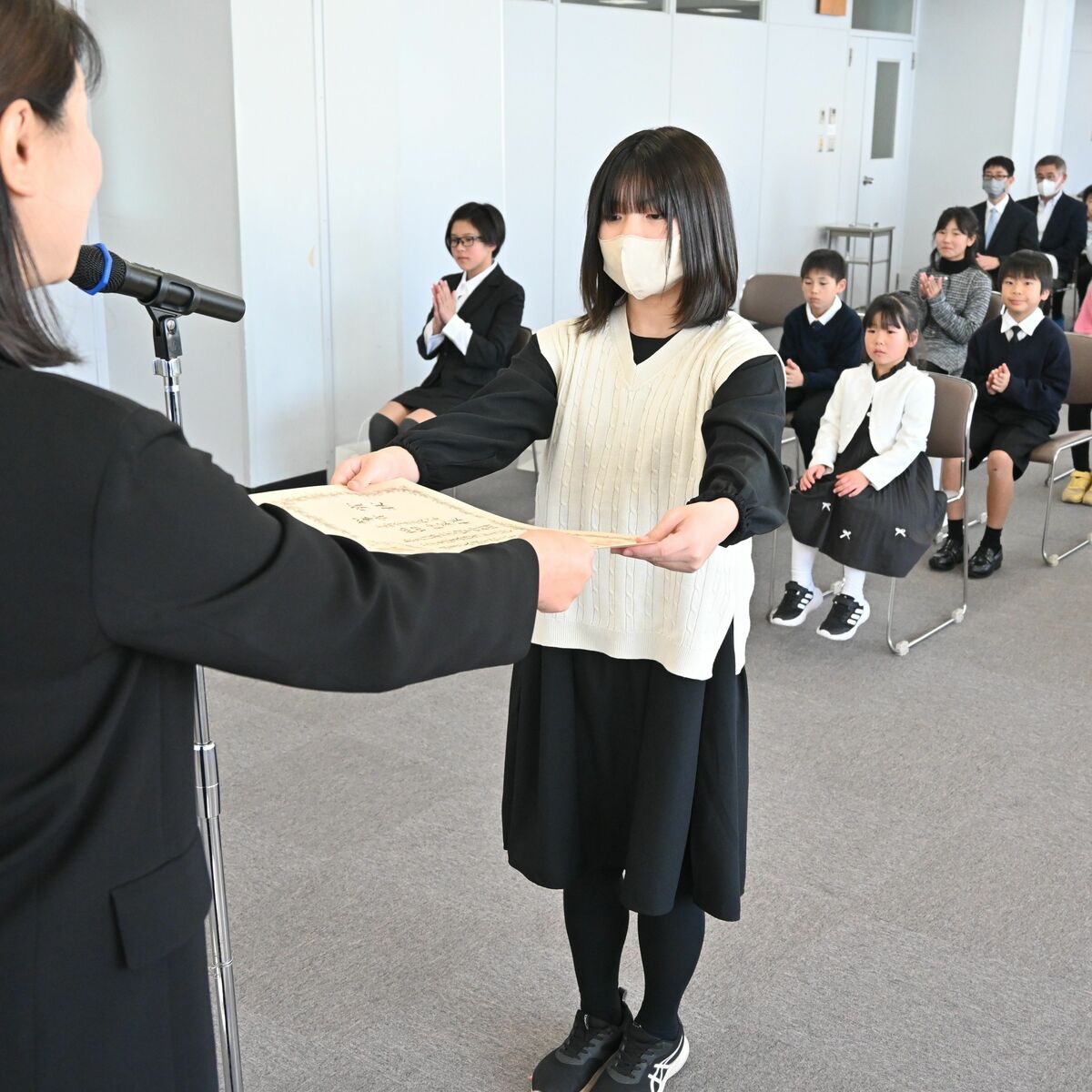 知事賞の福田さんらを表彰 下野新聞小学生読書感想文コンクール｜県内
