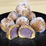 店舗限定の揚げたて　いちご餡ドーナツ　いちごの里ファーム いちご＆（小山）