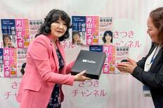 財務相に「銀の盾」授与