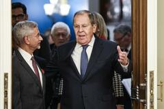 ラブロフ氏、表舞台に復帰