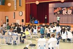 のど自慢や踊り 秋の収穫祭盛況