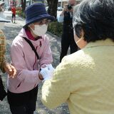 顔出し表情見せて演説　握手時はマスク着用　栃木県議選で各陣営