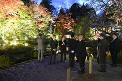 紅葉燃え立つ 日光の秋満喫　