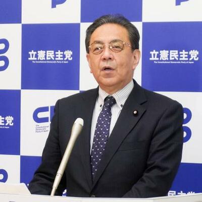 　記者会見する立憲民主党の水岡代表＝９日午前、国会