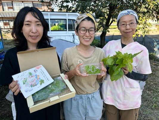プロジェクトを立ち上げた飯村さん（中央）、くくりさん（右）、鈴木さん