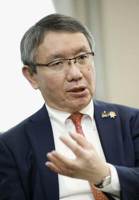 　インタビューに答える気象庁の野村竜一長官