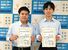全経簿記能力検定上級に合格した渡辺さん（左）と橋本さん