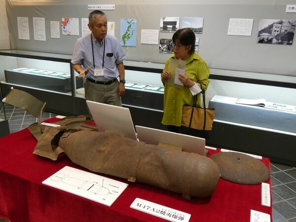 米軍が投下した焼夷弾の実物などが展示されている会場